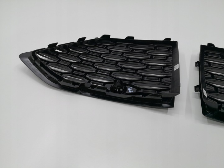 GRILLE PARE-CHOCS AUDI RSQ8 Q8 4M8 L+P