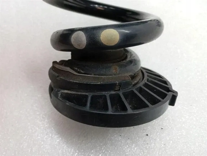 MERCEDES C63 AMG W205 COIL SPRING REAR A2053240600 SUSPENSION