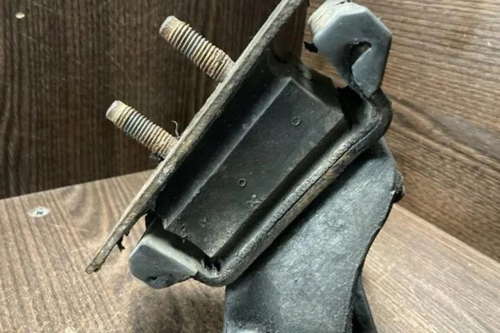 GAUCHE POIGNÉE MOTEUR IVECO DAILY III MINIBUS PASSENGER 504050580 3.0L DIESEL
