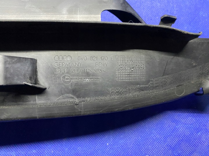 AUDIA3 S3 8V BERLINE PROTECTION BOUCHON GARDE-BOUE DROITE DROIT AVANT 8V0821170E