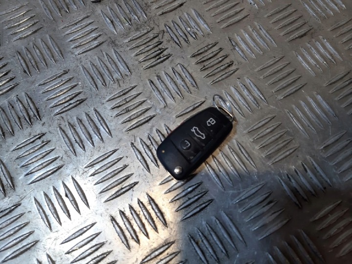 AUDI TT TTS MK2 8P0837220E CLÉ OU CARTE