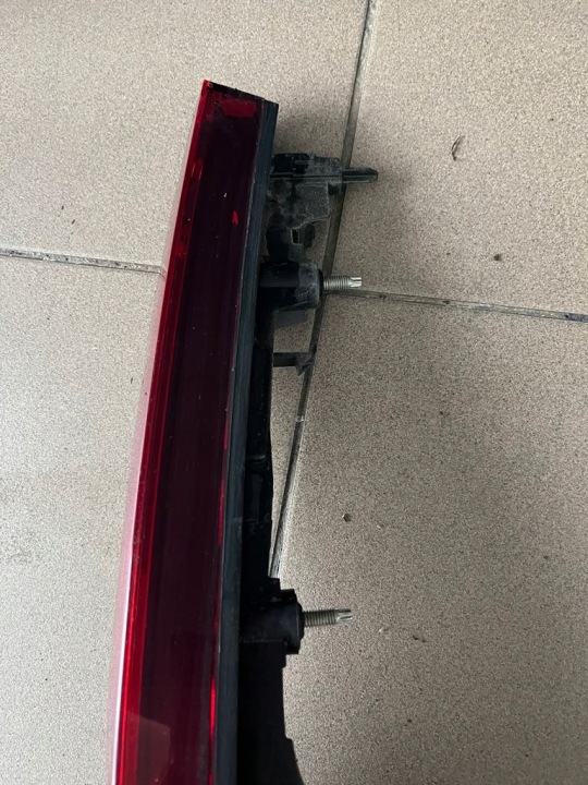 RENAULT MEGANE IV HAYON PHARE DROITE ARRIÈRE ARRIÈRE DANS COUVERCLE DE COFFRE 265550248R