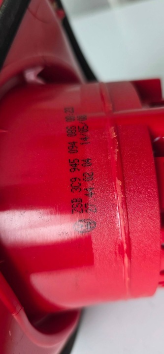 PHARE ARRIÈRE DANS CLAPET ARRIÈRE CÔTÉ DROITE VOLKSWAGEN PASSAT B6 3C9945094