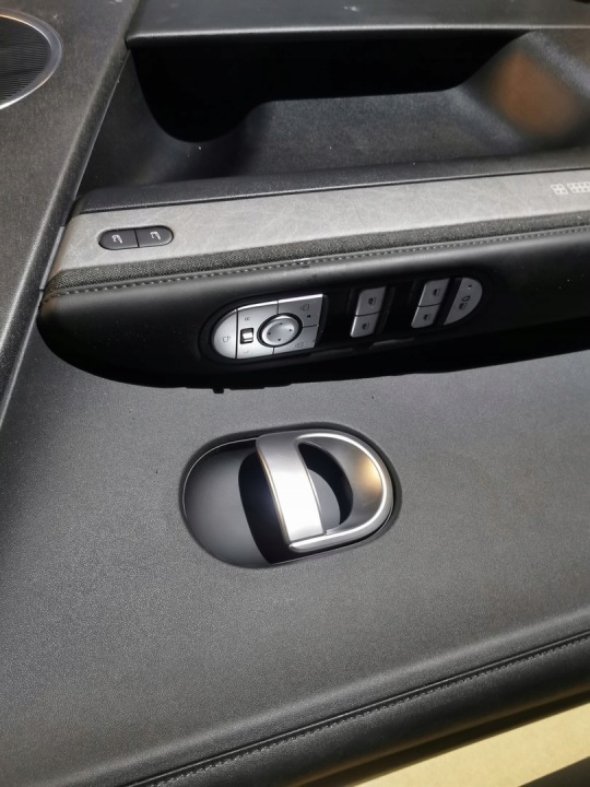COLLECTEUR PORTES GAUCHE DROIT AVANT HYUNDAI IONIQ 5 82310-GI010 82320-GI010