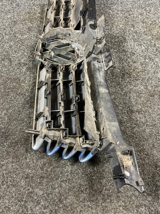 VW BORA GRILLE CALANDRE RADIATEUR 1J5853655C