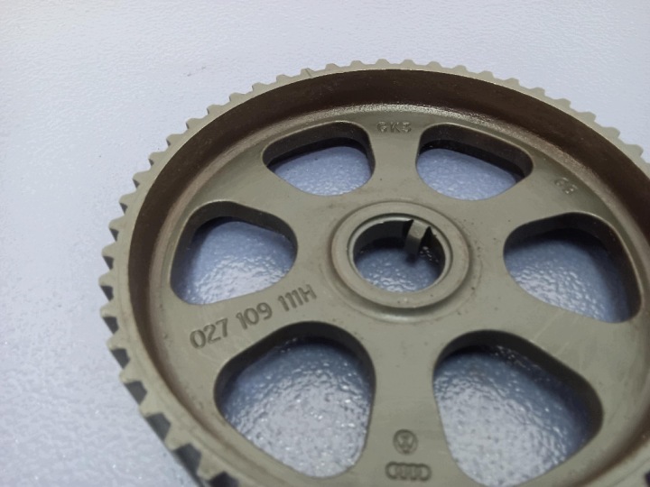 AUDI A4 B5 94-99 1.8T 150 KM KOLO DENTÉ GALET DISTRIBUTION 027109111H