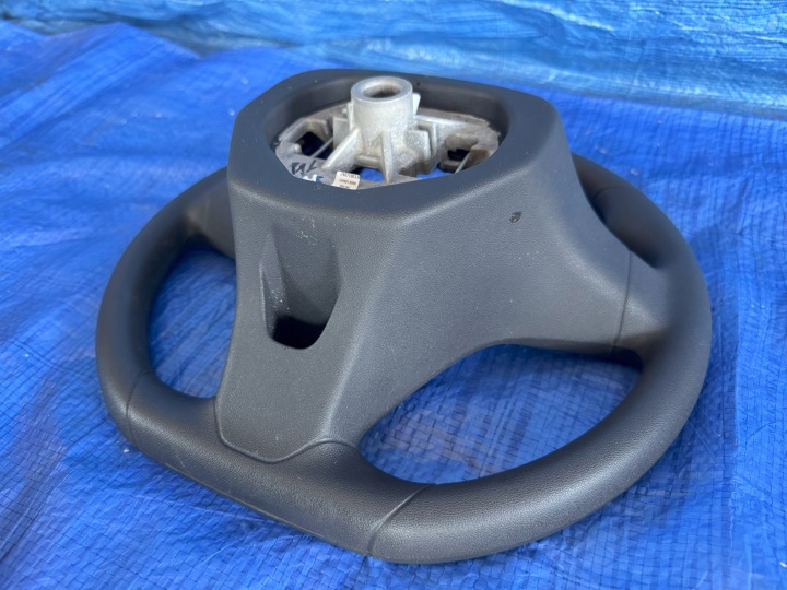VOLANT MULTIFONCTIONNELLE OPEL CORSA F ELEKTRYK 6468211
