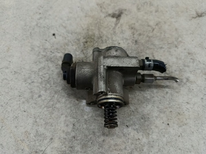 POMPE HAUTE PRESSION ESSENCE VW JETTA V 03C127025R HITACHI 1.6 FSI