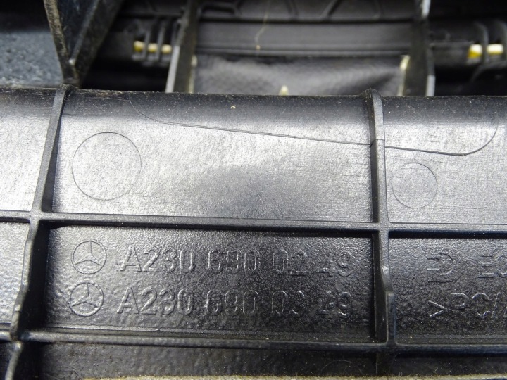 ÉTAGÈRE ARRIÈRE ARRIÈRE COUVERCLES DE COFFRE MERCEDES SL R230 A2306900249