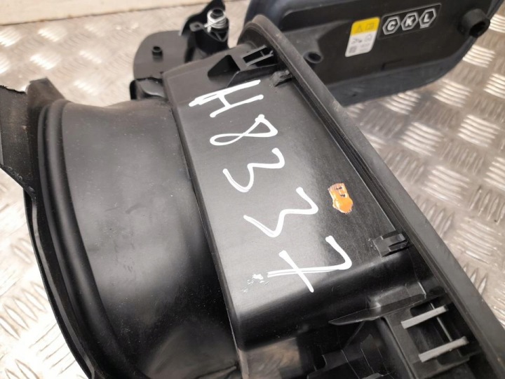 CLAPET GOULOTTE DE REMPLISSAGE CARBURANTS BMW X1 2025 8850958