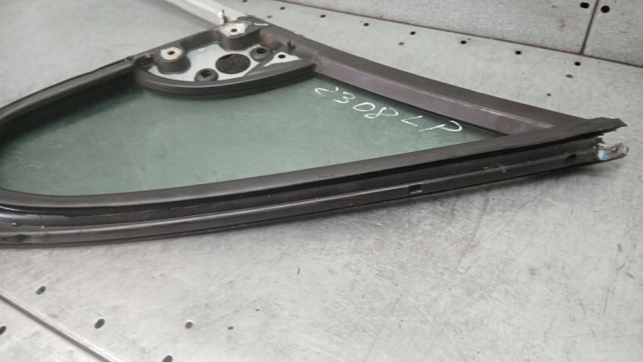 VITRE GAUCHE AVANT TRIANGLE PEUGEOT 307 I 2.0HDI 01-05R