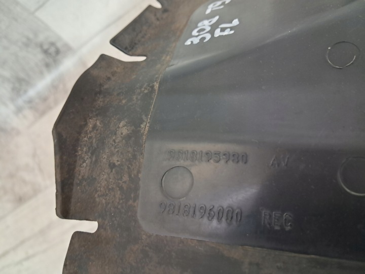 PEUGEOT 308 T9 LIFT 17- VOLANT AIR ADMISSION DROIT AVANT 9818195980