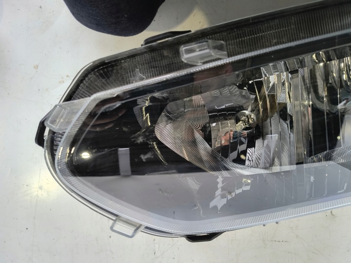 DACIA SPRING PHARE GAUCHE AVANT 260607303R