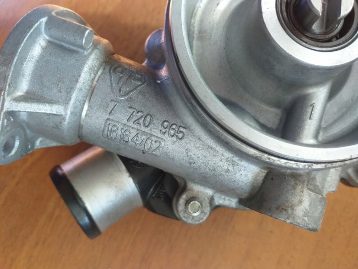 BMW S1000R AVEC 1000 R 18 POMPE À EAU 7720965