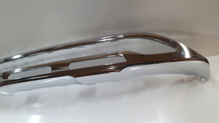 MERCEDES DOUBLURE PARE-CHOCS CHROME CENTRAL W247 W206 GLA GLB A2478805901