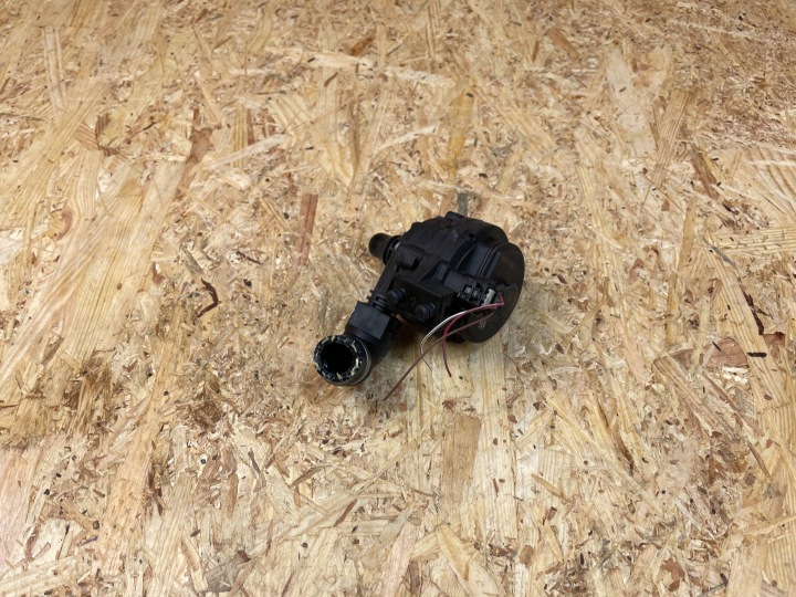 SUPPLÉMENTAIRE POMPE À EAU BMW G11 G12 G30 G31 8840613