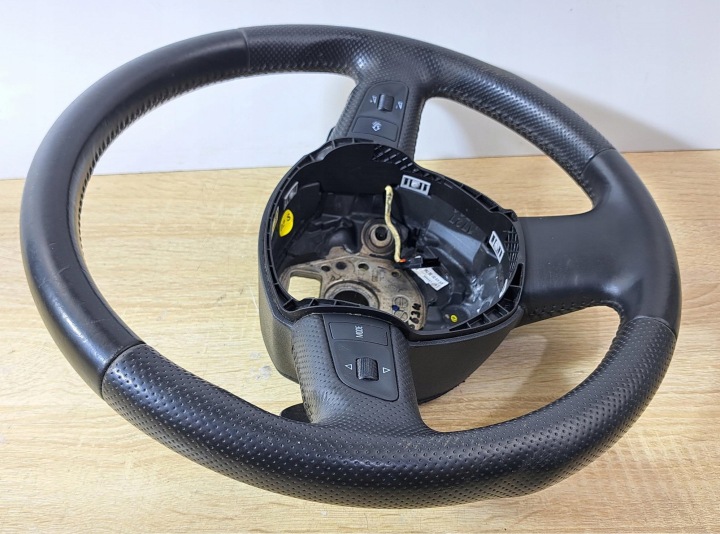AUDI Q7 4L VOLANT MULTIFONCTION 4F0419091DG