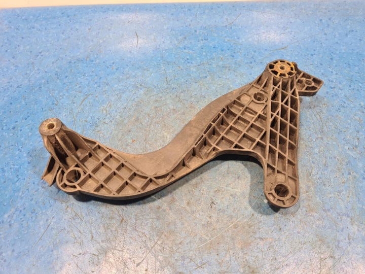 VOLKSWAGEN PASSAT B8 2.0 TDI SUPPORT FIXATION FILTRE AIR 3Q0129671