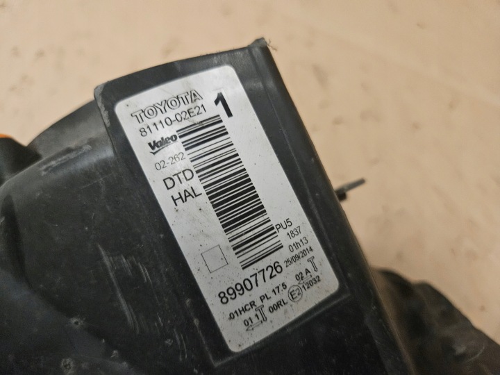 TOYOTA AURIS II E18 PHARE AVANT DROITE AVANT 81110-02E21 2012-2015
