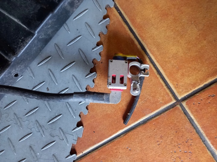 CHÂSSIS BOÎTE BATTERIE MERCEDES SPRINTER 906