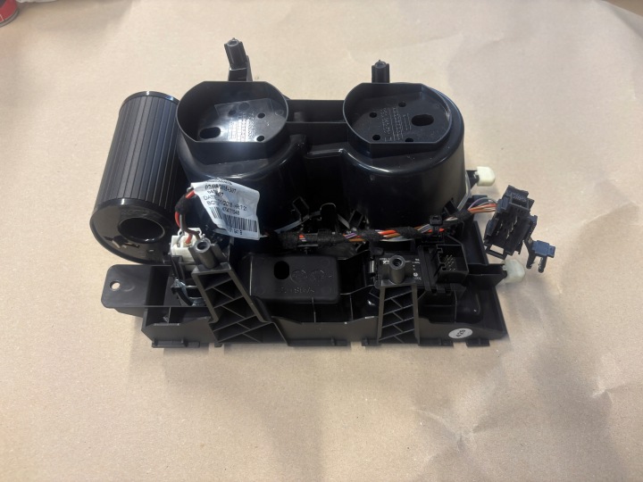 VW PASSAT B8 TUNNEL CENTRAL STORE POIGNÉE SUR BOISSONS FREIN 3G0862531H