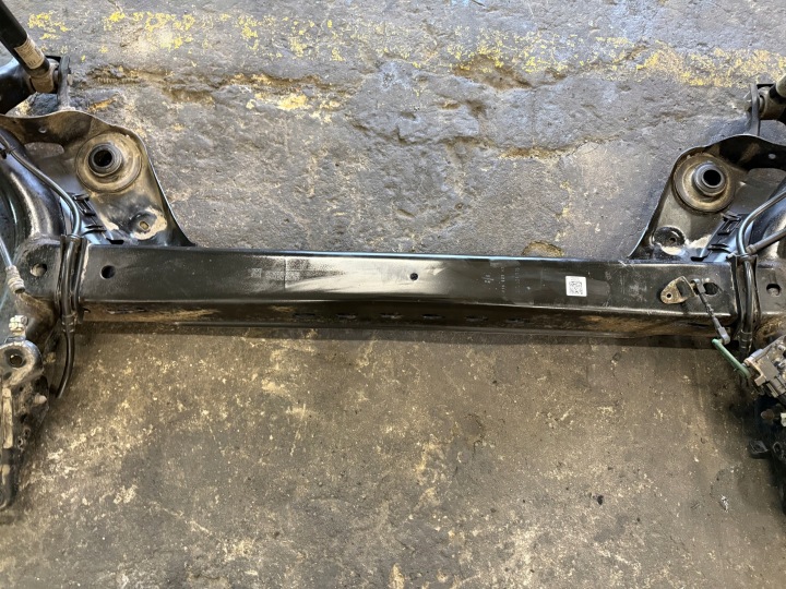 POUTRE ARRIÈRE SUSPENSION VW SEAT SKODA AUDI 5Q0501049BG COMPLÈTE SLASK
