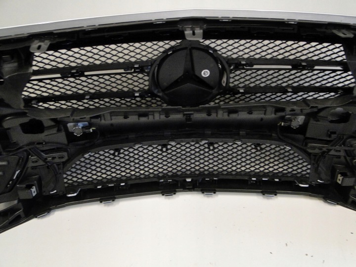 PARE-CHOCS AVANT PTS MERCEDES W205 AMG A2058801840 9775