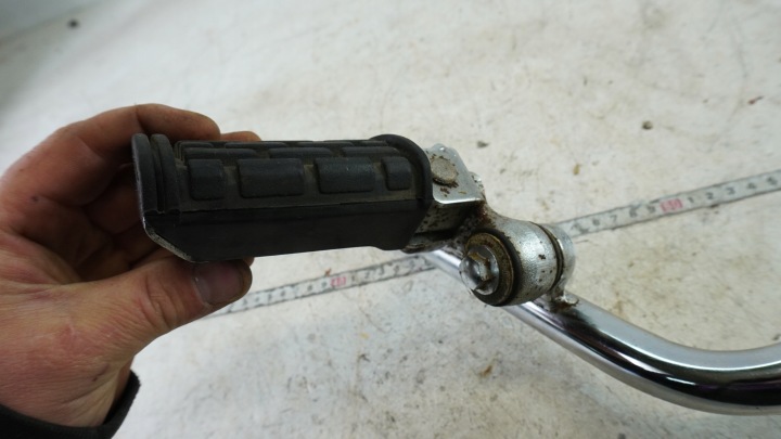 L68 YAMAHA VIRAGO XV 700 1000 SET PODNOZEK FIXATION DROIT