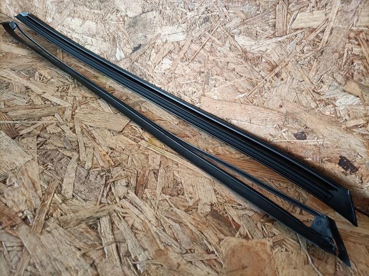 VOLVO XC60 MOULURE PARE-BRISE DROIT AVANT JOINT D'ÉTANCHÉITÉ 30784797
