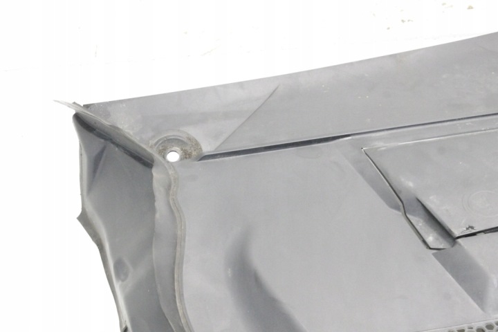 PLASTYK ESSUIE-GLACES AVANT MERCEDES-BENZ C (W205) A2058309302 2.1L