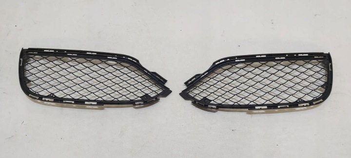 GRILLE PARE-CHOCS GAUCHE DROITE MERCEDE C-KLASA W205 AMG A2058852823 A2058852723
