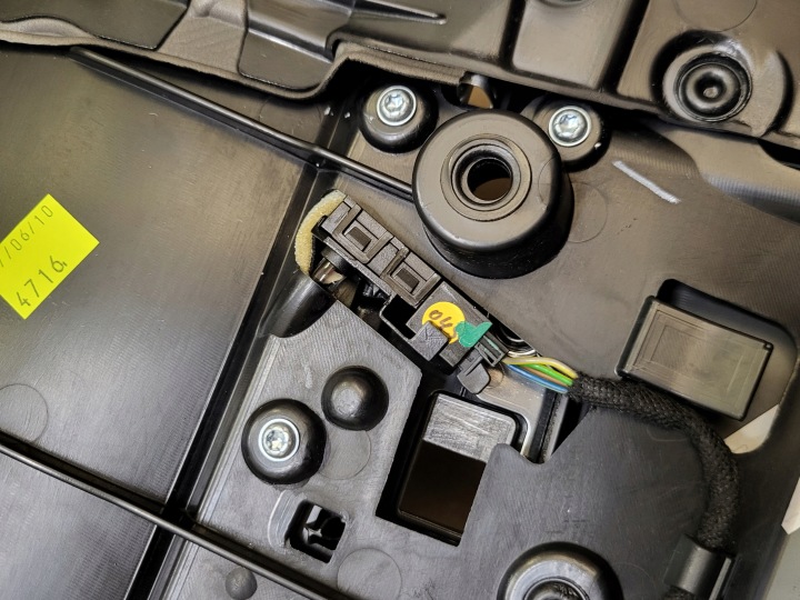COLLECTEUR AVEC PORTES GARNITURE DROIT AVANT AUDI A8 D4 4H ALCANTARA OE EUROPE