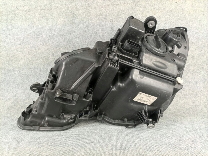 HELLA 1EL 010 800-021 PROJECTEUR