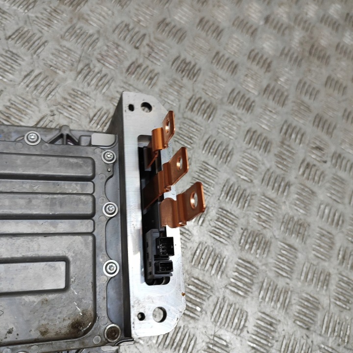 PORSCHE TAYCAN 9J1 2022 FALOWNIK CONVERTISSEUR TENSION