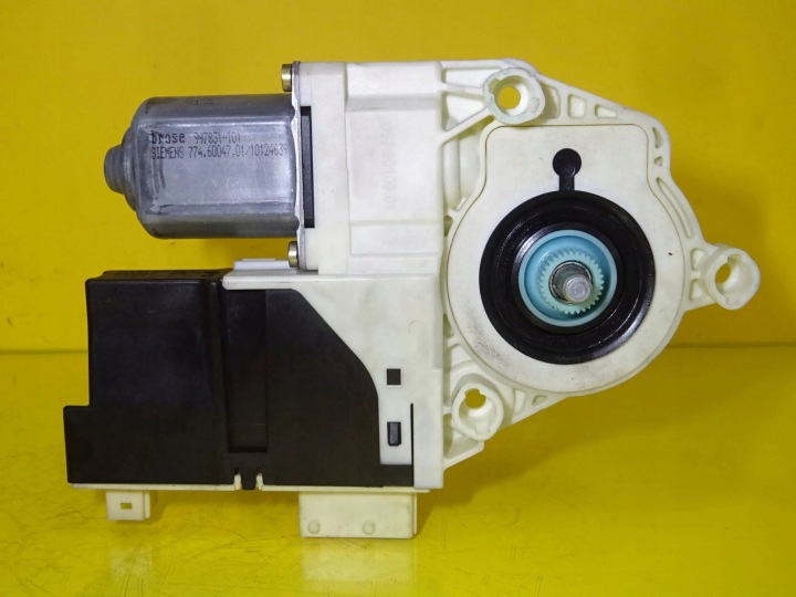 PETIT MOTEUR VITRES DROIT AVANT CITROEN C4 I 9647441380 NR60