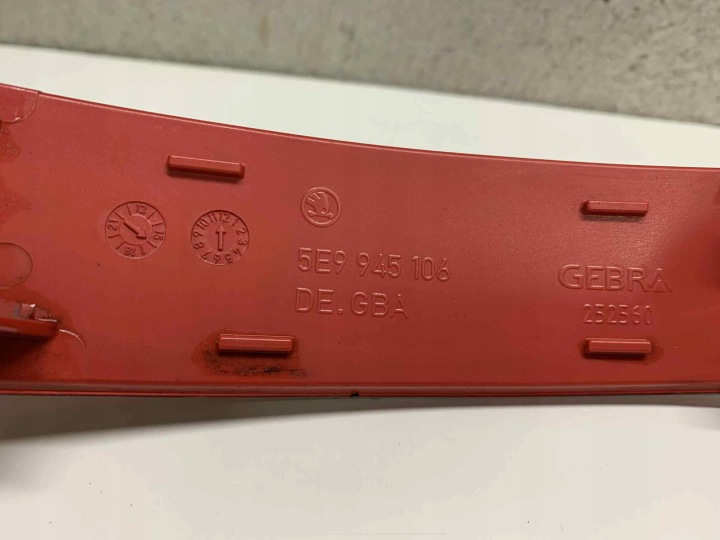 RÉFLECTEUR PARE-CHOCS DROIT GAUCHE ARRIÈRE SKODA OCTAVIA III 2012- 5E9945105 5E9945106