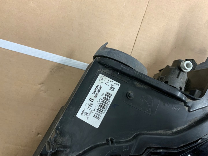PHARE GAUCHE AVANT AVANT PEUGEOT 208 II 9823194080