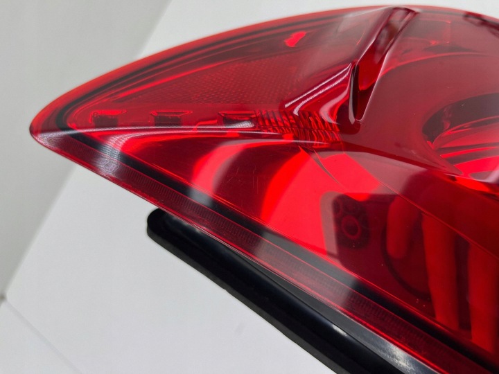 MASERATI QUATTROPORTE VI DROITE PHARE ARRIÈRE DANS AILE LED 6700016280