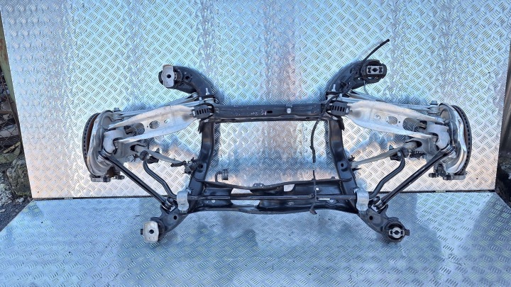 POUTRE AXE MOYEUX SUSPENSION ARRIÈRE 8B3505235F AUDI A5 B10 A6 C9 QUATTRO