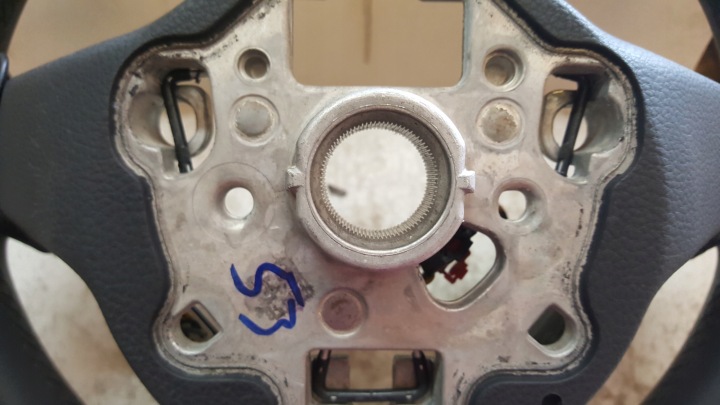 VOLANT MULTIFONCTION VW GOLF VIII 5H0959542A DÉMONTAGE