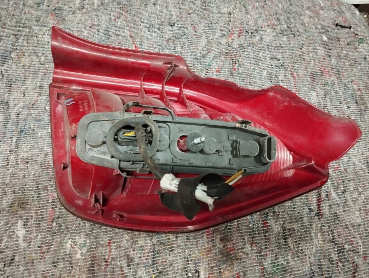 PHARE GAUCHE ARRIÈRE ARRIÈRE CITROEN C2 3CKX-13405-AA EUROPE