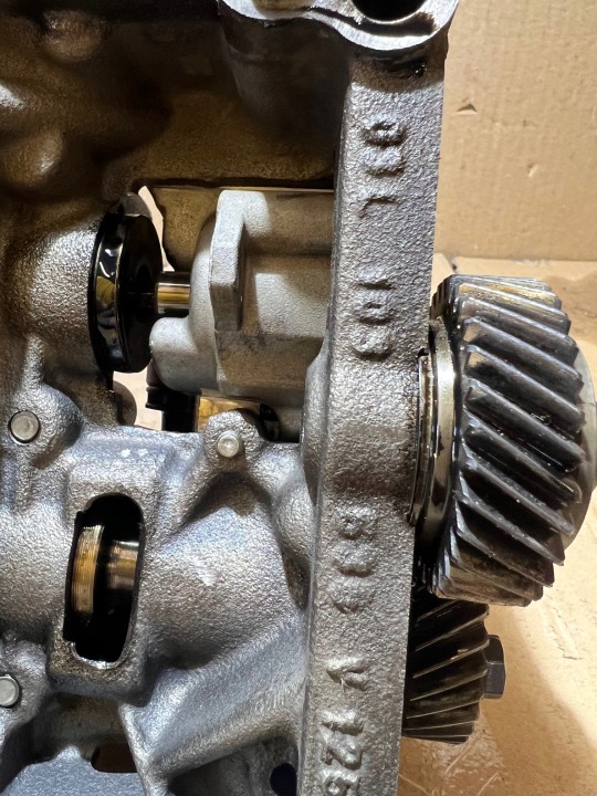 AUDI A4 B8 LIFT 2.O TDI CGL POMPE HUILES 03L103537