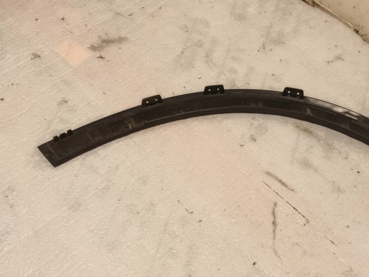 MOULURE AVANT DROITE MERCEDES GLC II A254 AVANT DROIT
