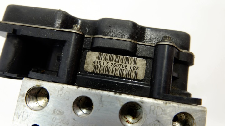 RENAULT SCENIC II 1.9 DCI POMPE ABS 8200430798