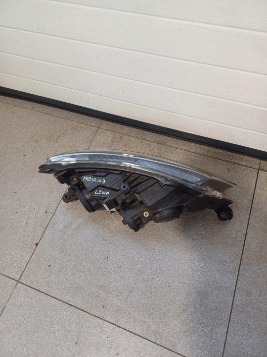 PHARE GAUCHE AVANT AVANT SKODA FABIA 3 III 6V1941015C
