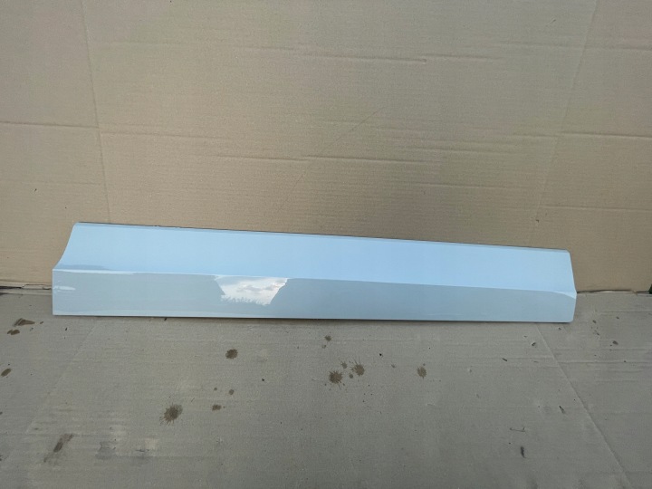 VW T-ROC R-LINE DROITE MOULURE PORTES AVANT AVANT