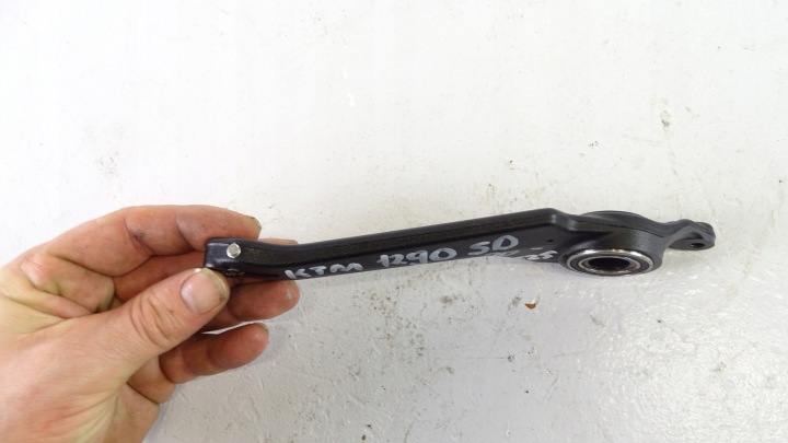D525 KTM 1290 SUPER DUKE 20- SET FIXATION PODNOZKA LEVIER