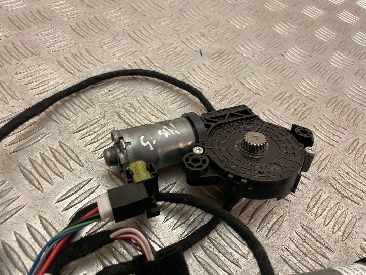 MERCEDES-BENZ AVEC W222 PETIT MOTEUR TOIT OUVRANT A2229004705