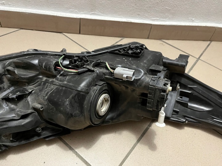 PHARE AVANT AVANT GAUCHE TOYOTA COROLLA E16 E17 E18 XI 13-