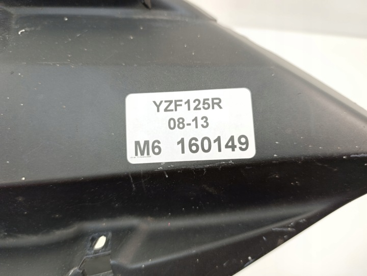YAMAHA YZF 125 08-13 CÔTÉ CASQUETTE PRISE GAUCHE